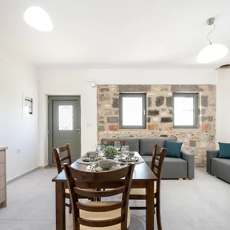 Sunny Rock Tatil Evi Asfendiou