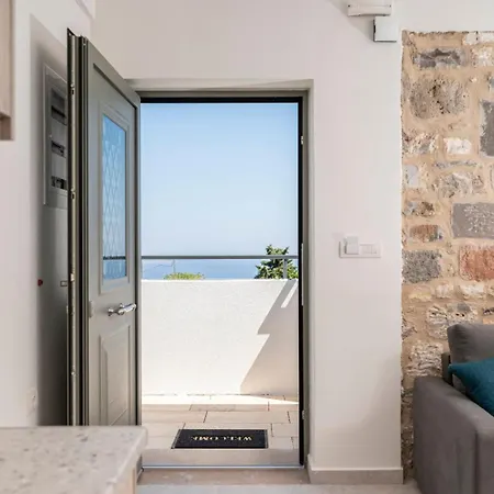 Sunny Rock Tatil Evi Asfendiou